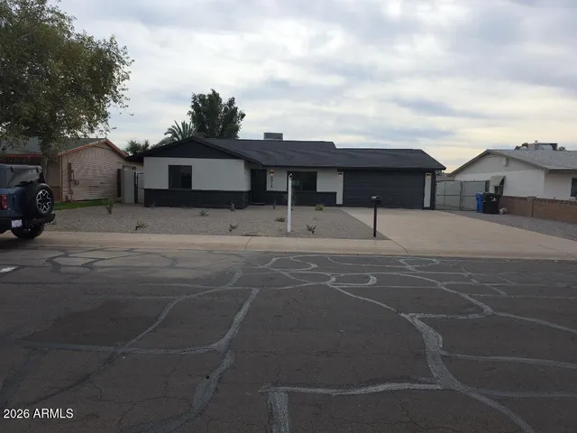 $2,100 | 8015 West Roma Avenue, Phoenix, AZ 85033