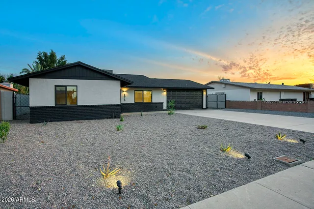 $2,100 | 8015 West Roma Avenue, Phoenix, AZ 85033