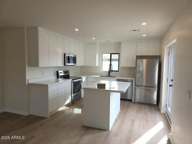 $2,100 | 8015 West Roma Avenue, Phoenix, AZ 85033