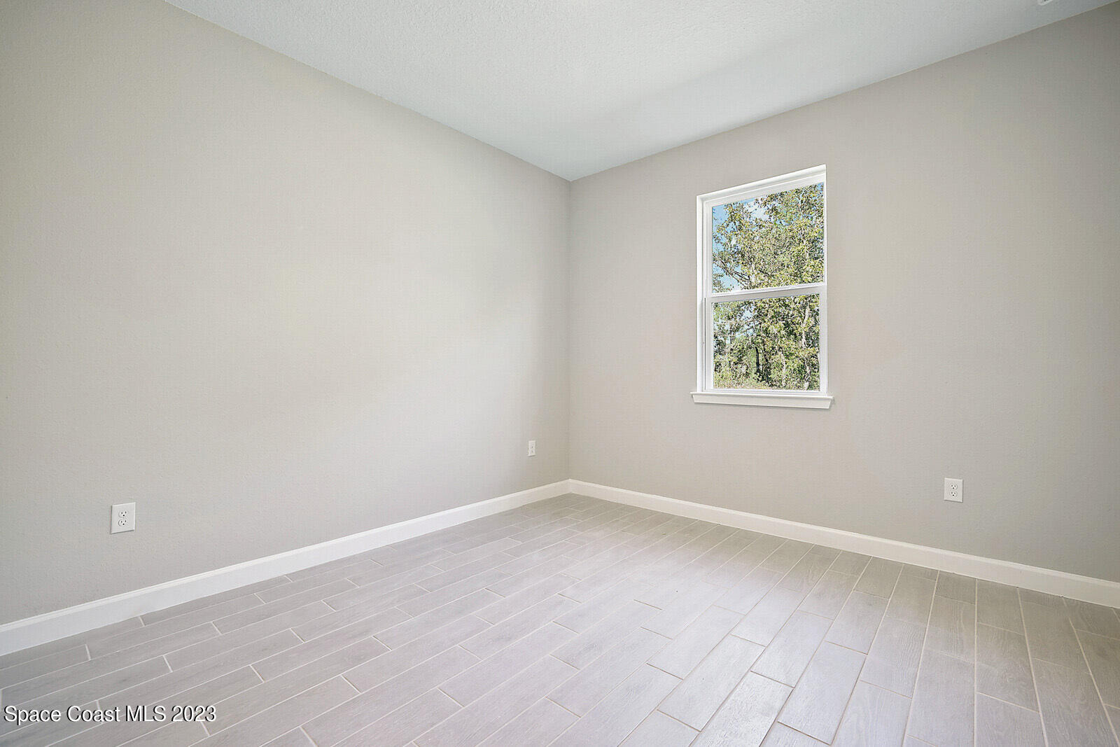875 Clifton Road Southeast Palm Bay, FL 32909 - Photo 19 of 19 an empty room with a window