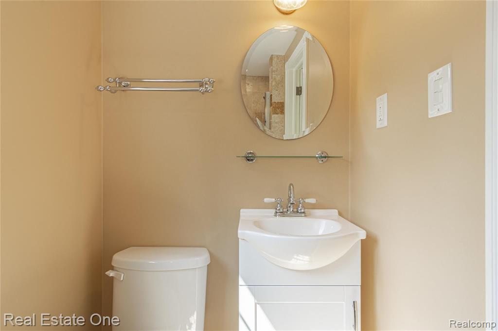 32601 West 13 Mile Road Farmington Hills, MI 48334 - Photo 27 of 53