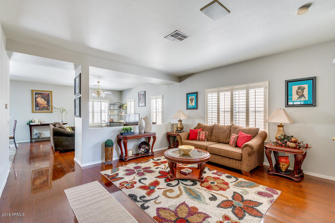 9428 West Jamestown Road Phoenix, AZ 85037 - Photo 5 of 35 06-Jamestown