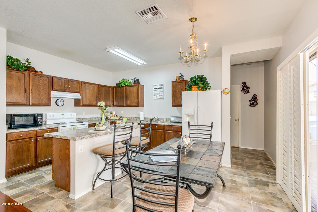 9428 West Jamestown Road Phoenix, AZ 85037 - Photo 6 of 35 12-Jamestown