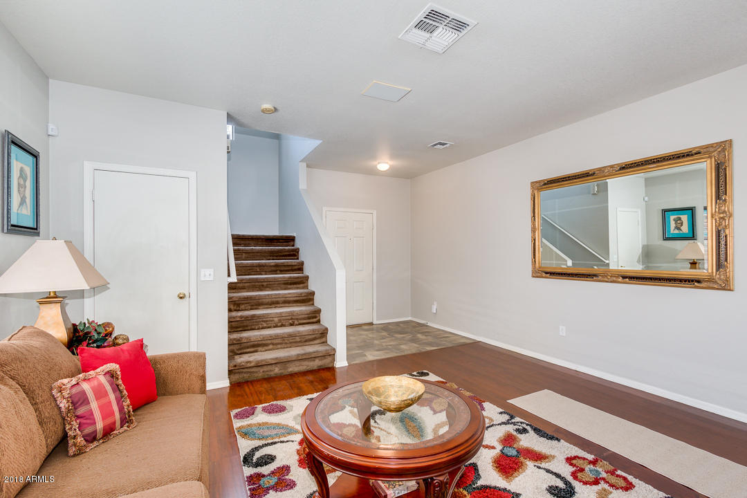 9428 West Jamestown Road Phoenix, AZ 85037 - Photo 7 of 35 07-Jamestown