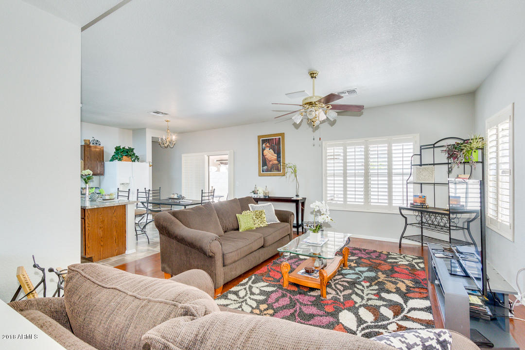 9428 West Jamestown Road Phoenix, AZ 85037 - Photo 8 of 35 08-Jamestown