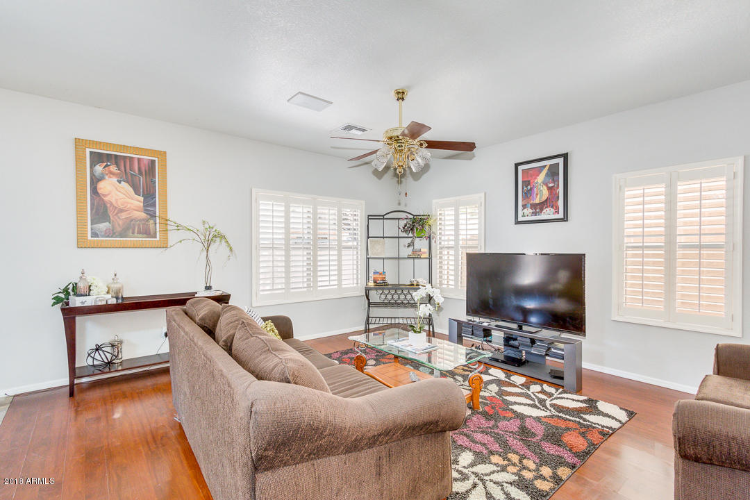 9428 West Jamestown Road Phoenix, AZ 85037 - Photo 9 of 35 09-Jamestown