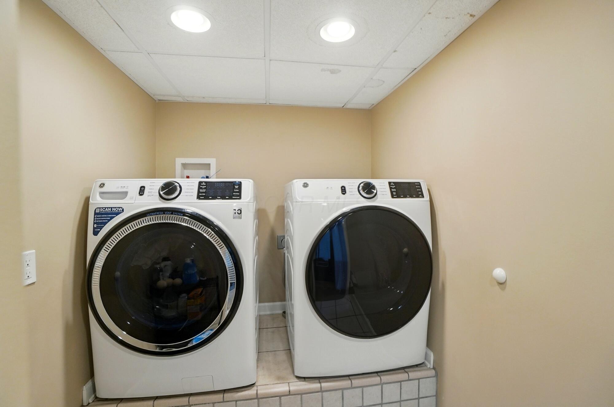 188 Chatham Road Columbus, OH 43214 - Photo 54 of 61 WASHER AND DRYER WILL STAY