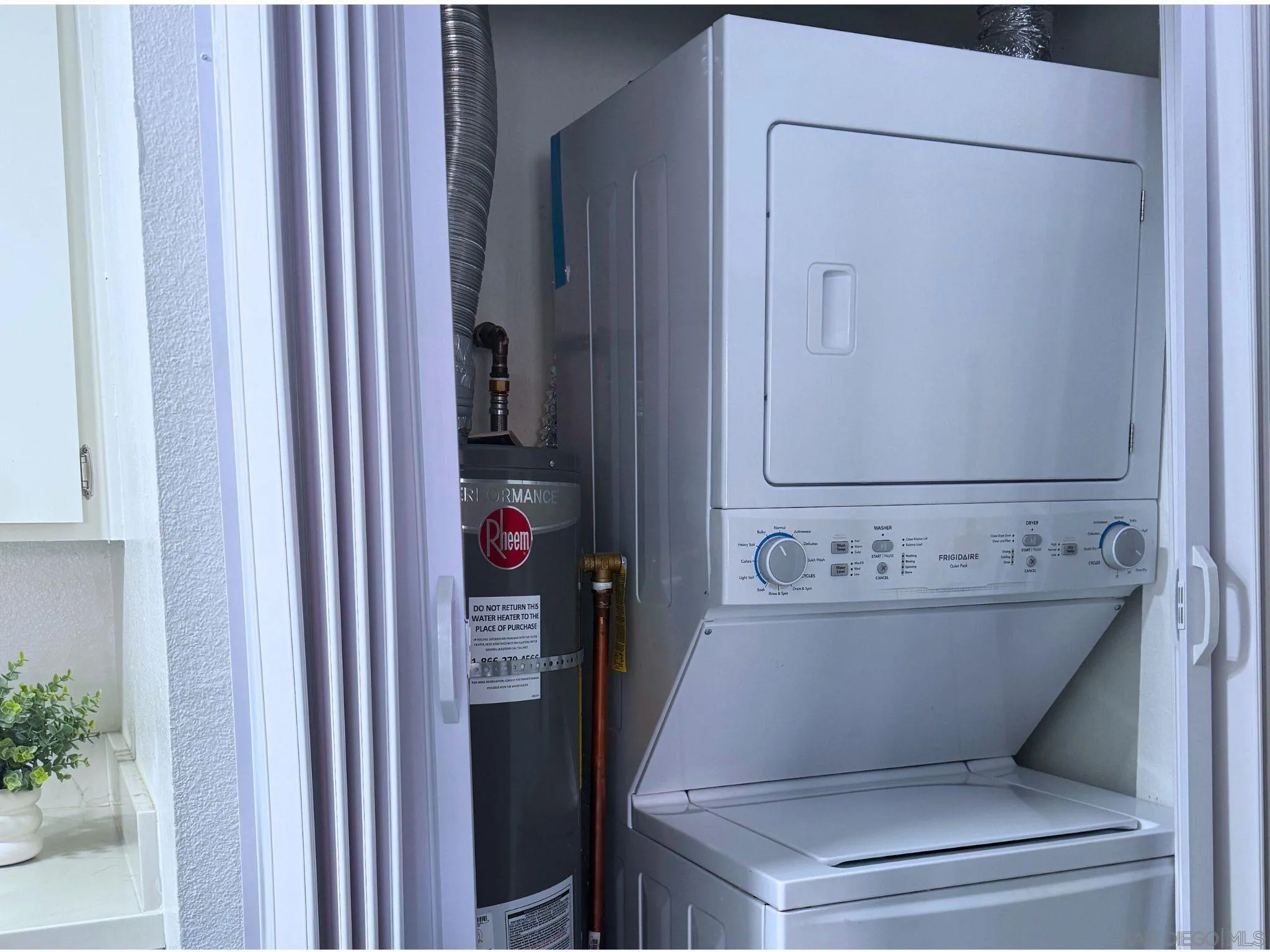 875 West San Ysidro Boulevard, Unit 14 San Ysidro, CA 92173 - Photo 12 of 21 a bathroom with a toilet and a sink