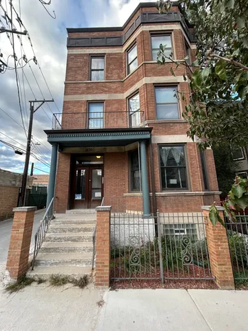 $2,175 | 1530 West Edgewater Avenue, Unit 2R, Chicago, IL 60660