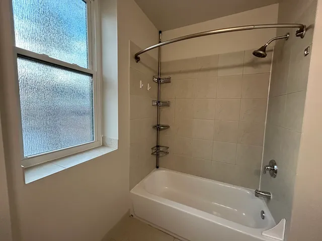 $2,175 | 1530 West Edgewater Avenue, Unit 2R, Chicago, IL 60660