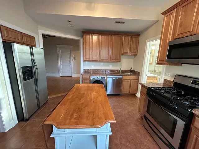 $2,175 | 1530 West Edgewater Avenue, Unit 2R, Chicago, IL 60660