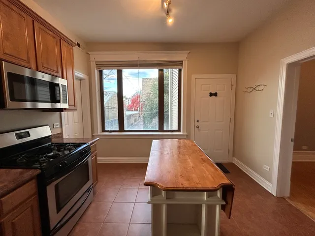 $2,175 | 1530 West Edgewater Avenue, Unit 2R, Chicago, IL 60660