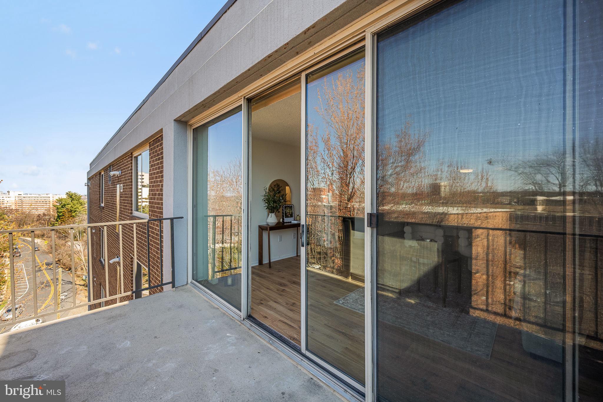 1515 South Arlington Ridge Road, Unit 703 Arlington, VA 22202 - Photo 34 of 44 a balcony with view of living room