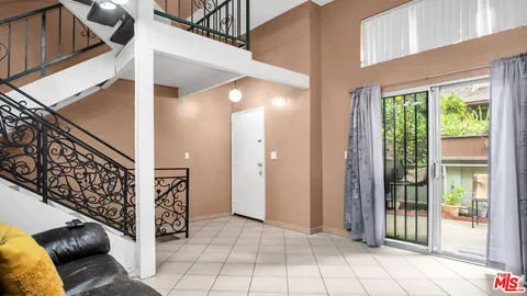 $489,900 | 13567 Valerio Street, Unit C, Van Nuys, CA 91405