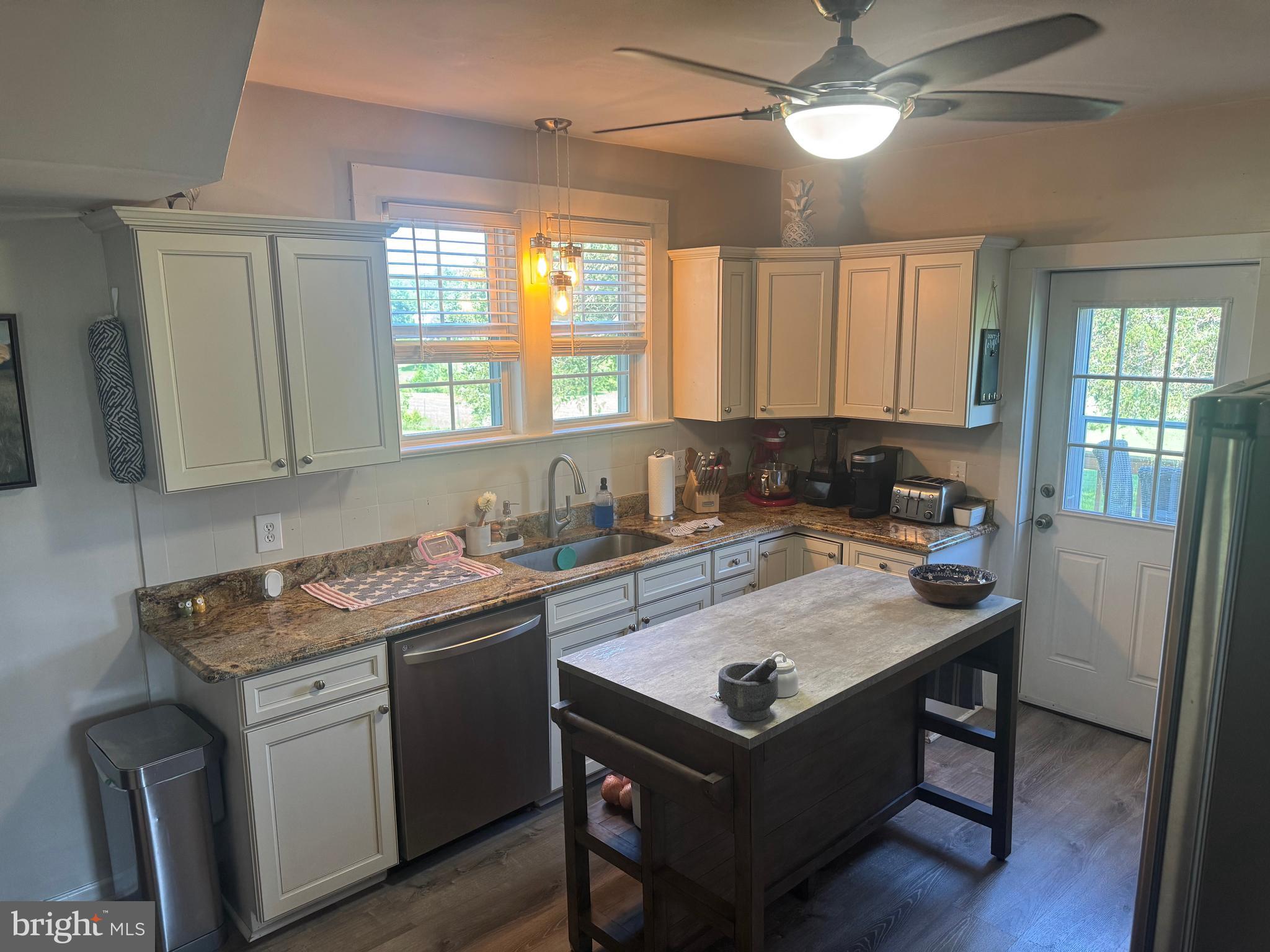 10004 Plank Road Spotsylvania, VA 22553 - Photo 25 of 50 Current kitchen