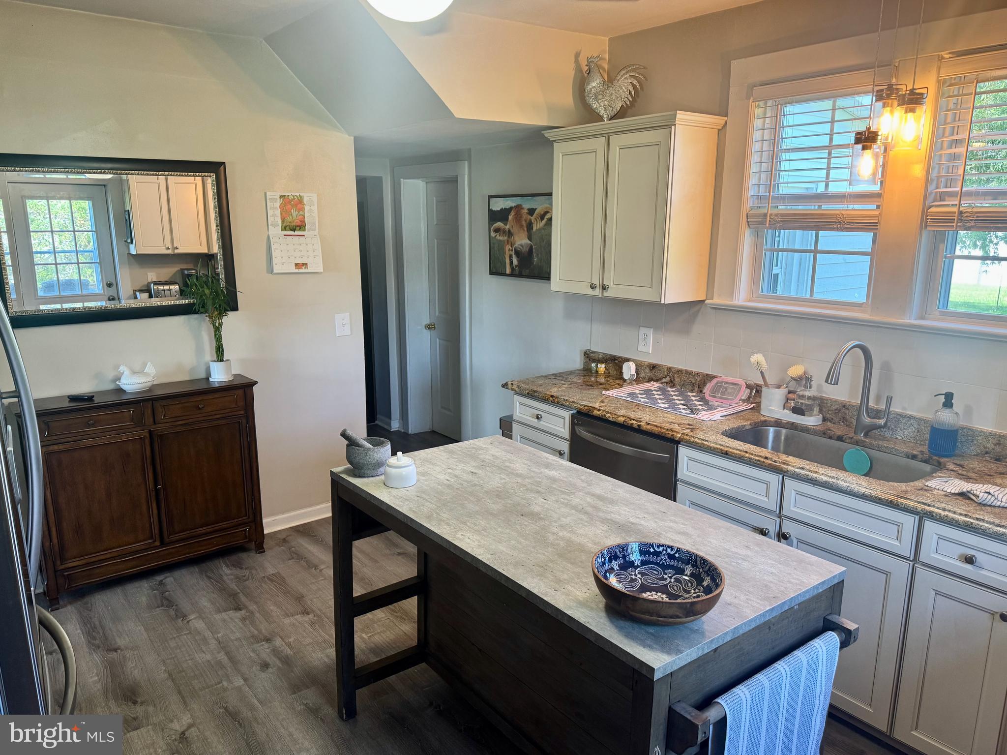 10004 Plank Road Spotsylvania, VA 22553 - Photo 26 of 50 Island table does not convey