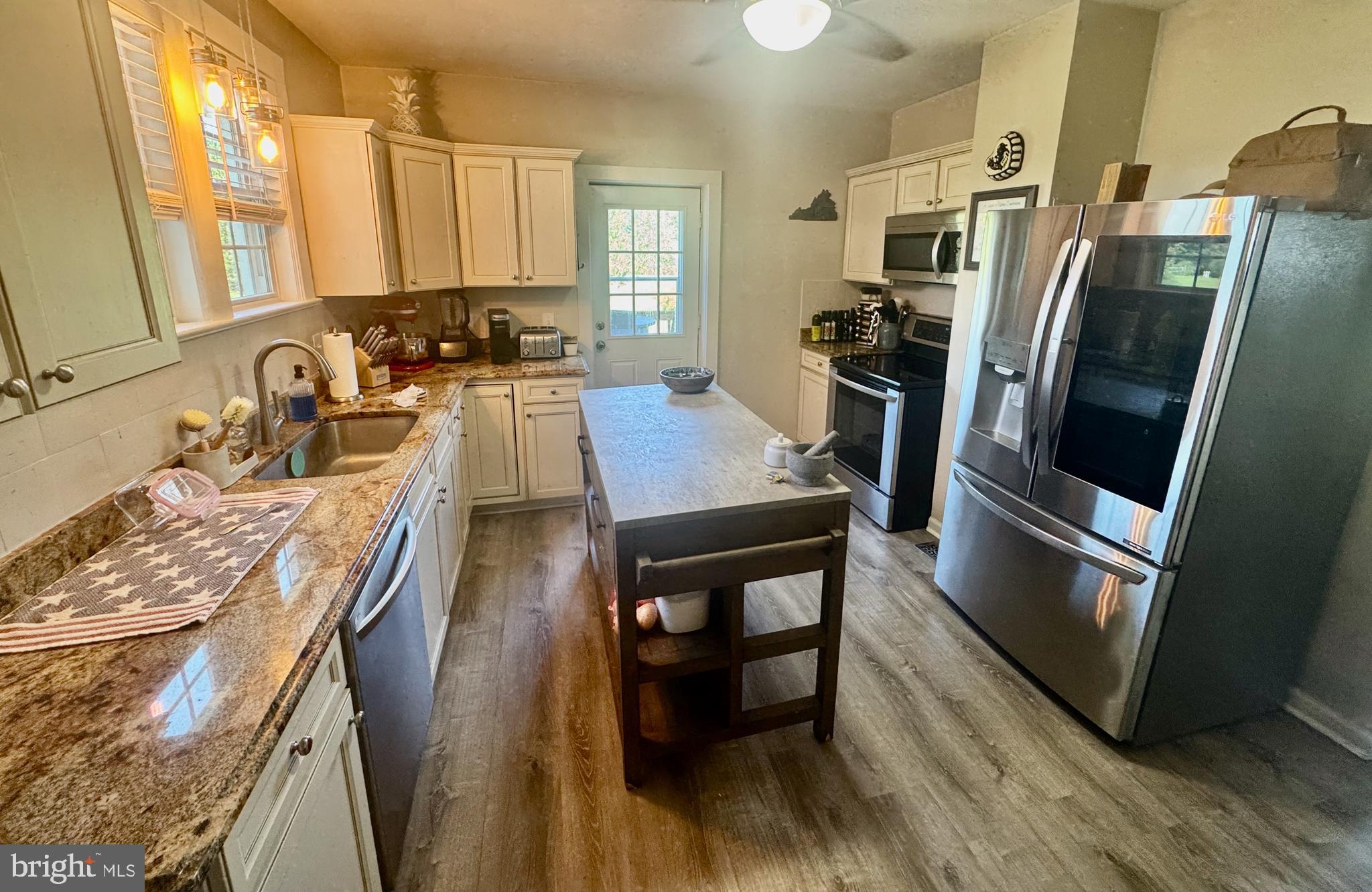 10004 Plank Road Spotsylvania, VA 22553 - Photo 27 of 50 Current kitchen