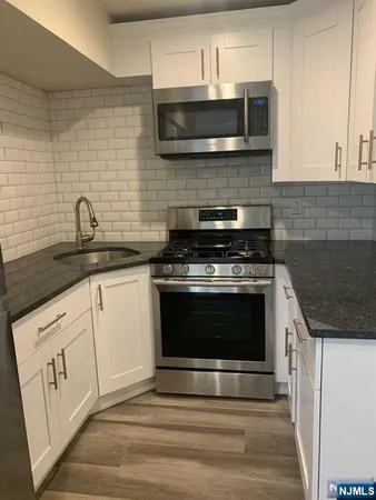 $2,200 | 295 Park Avenue, Unit 1, Weehawken, NJ 07086