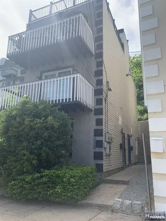 $2,200 | 295 Park Avenue, Unit 1, Weehawken, NJ 07086