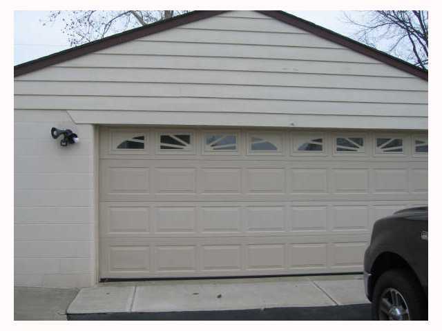 1270 Bernhard Road Columbus, OH 43227 - Photo 7 of 8 Gallery Image 7