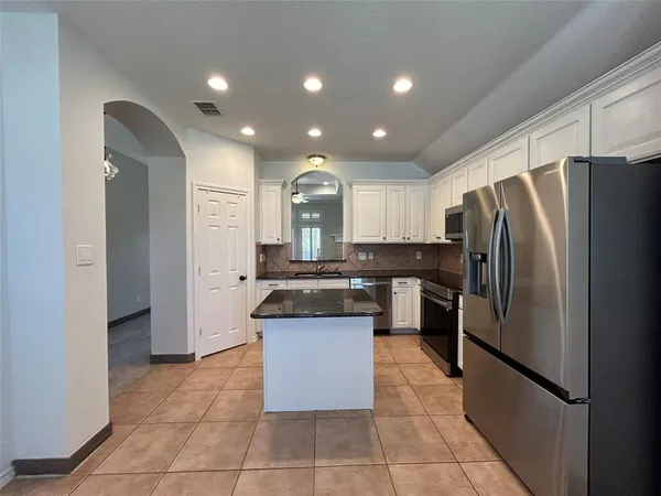 $2,300 | 8445 Arroyo Lane, Benbrook, TX 76126