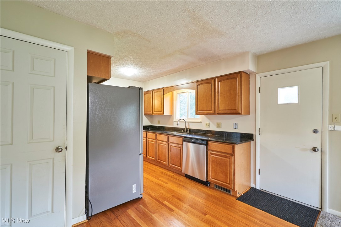 206 Benson Road Akron, OH 44333 - Photo 7 of 27 Updated kitchen with newer cabinets, granite counter tops and stainless steel appliances