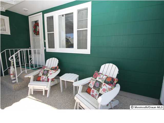 814 Sinclair Road Point Pleasant, NJ 08742 - Photo 4 of 23 a living room with furniture