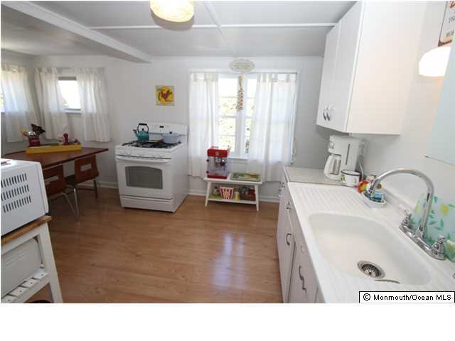 814 Sinclair Road Point Pleasant, NJ 08742 - Photo 7 of 23 a bathroom with a sink double vanity and a tub
