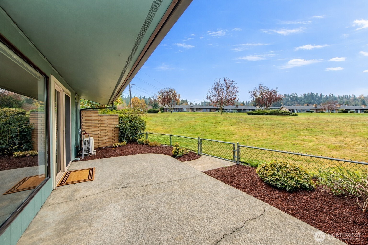 1301 South 3rd Avenue, Unit 19D Sequim, WA 98382 - Photo 24 of 35 a view of an ocean and beach