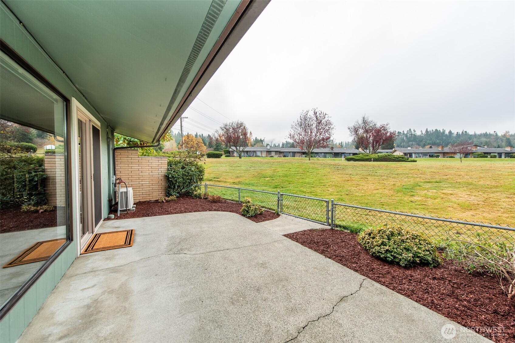 1301 South 3rd Avenue, Unit 19D Sequim, WA 98382 - Photo 25 of 35 a view of an ocean and beach