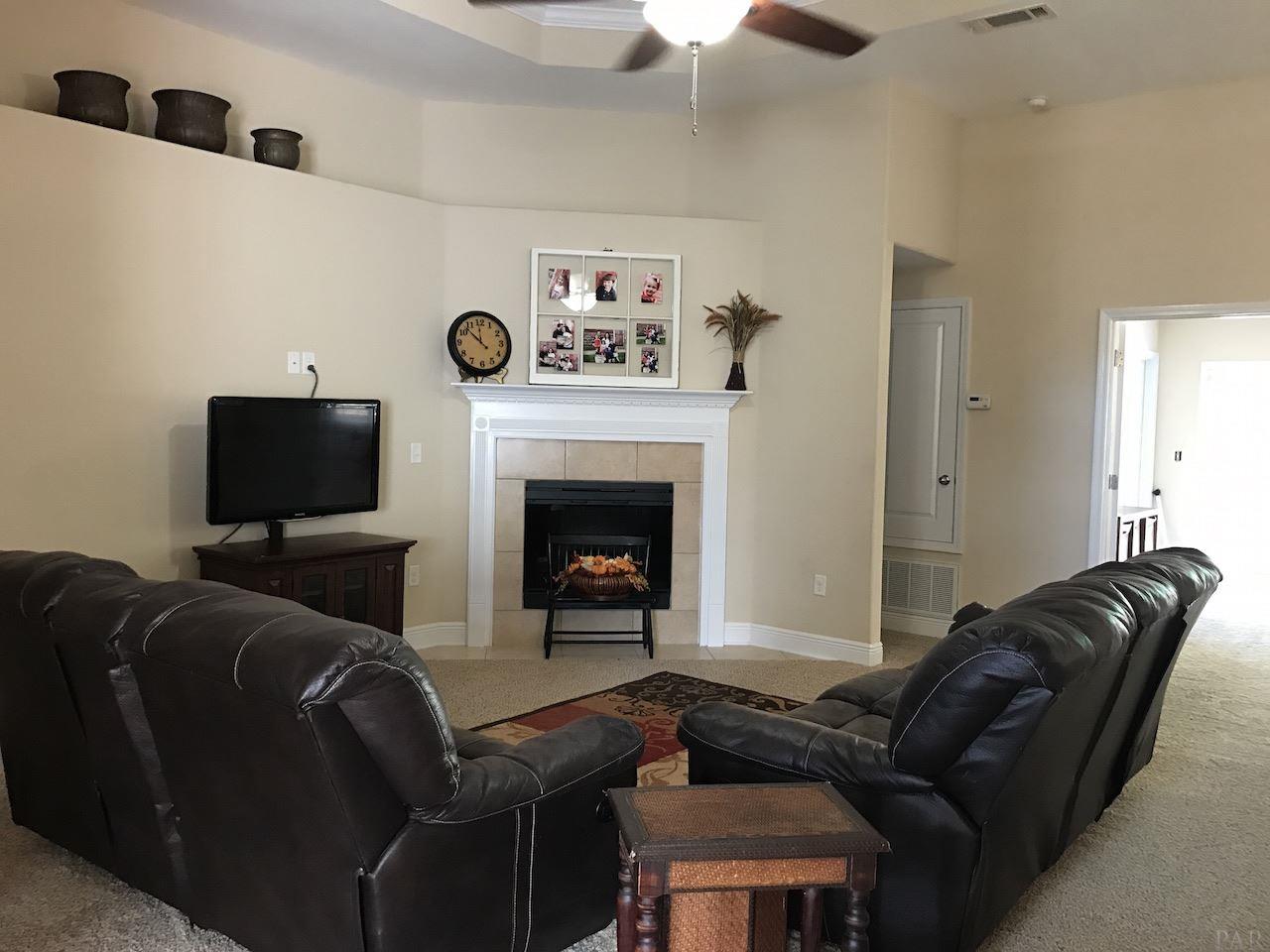9956 Nichols Lake Road Milton, FL 32583 - Photo 2 of 41 Great Room