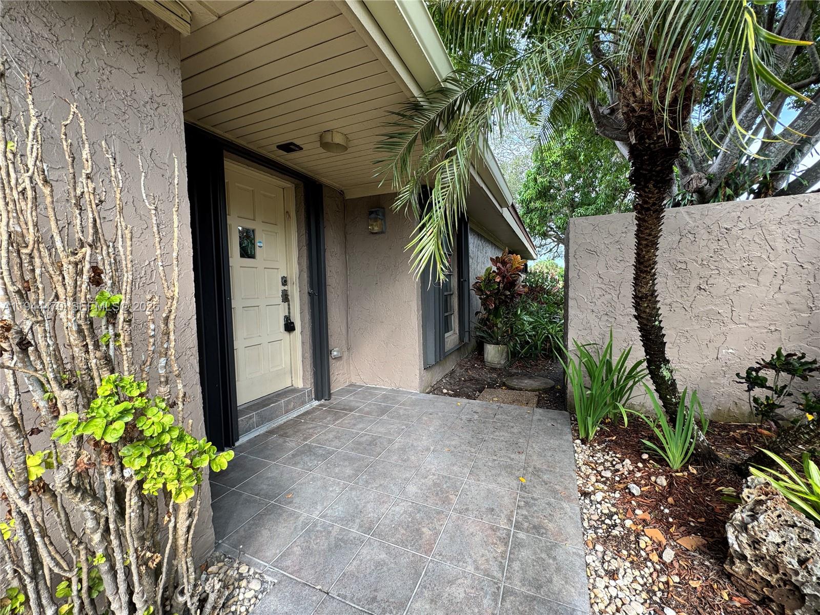 2001 St Andrews Road, Unit 121 Hollywood, FL 33021 - Photo 15 of 39 a view of a pathway of a house