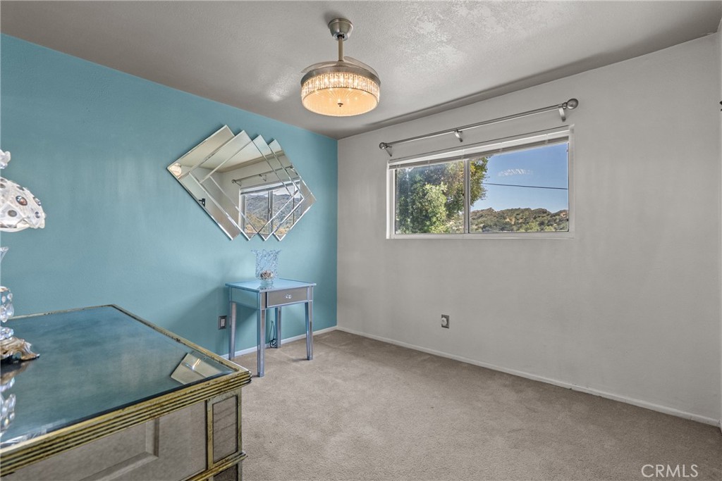 23810 Fambrough Street Newhall, CA 91321 - Photo 39 of 75
