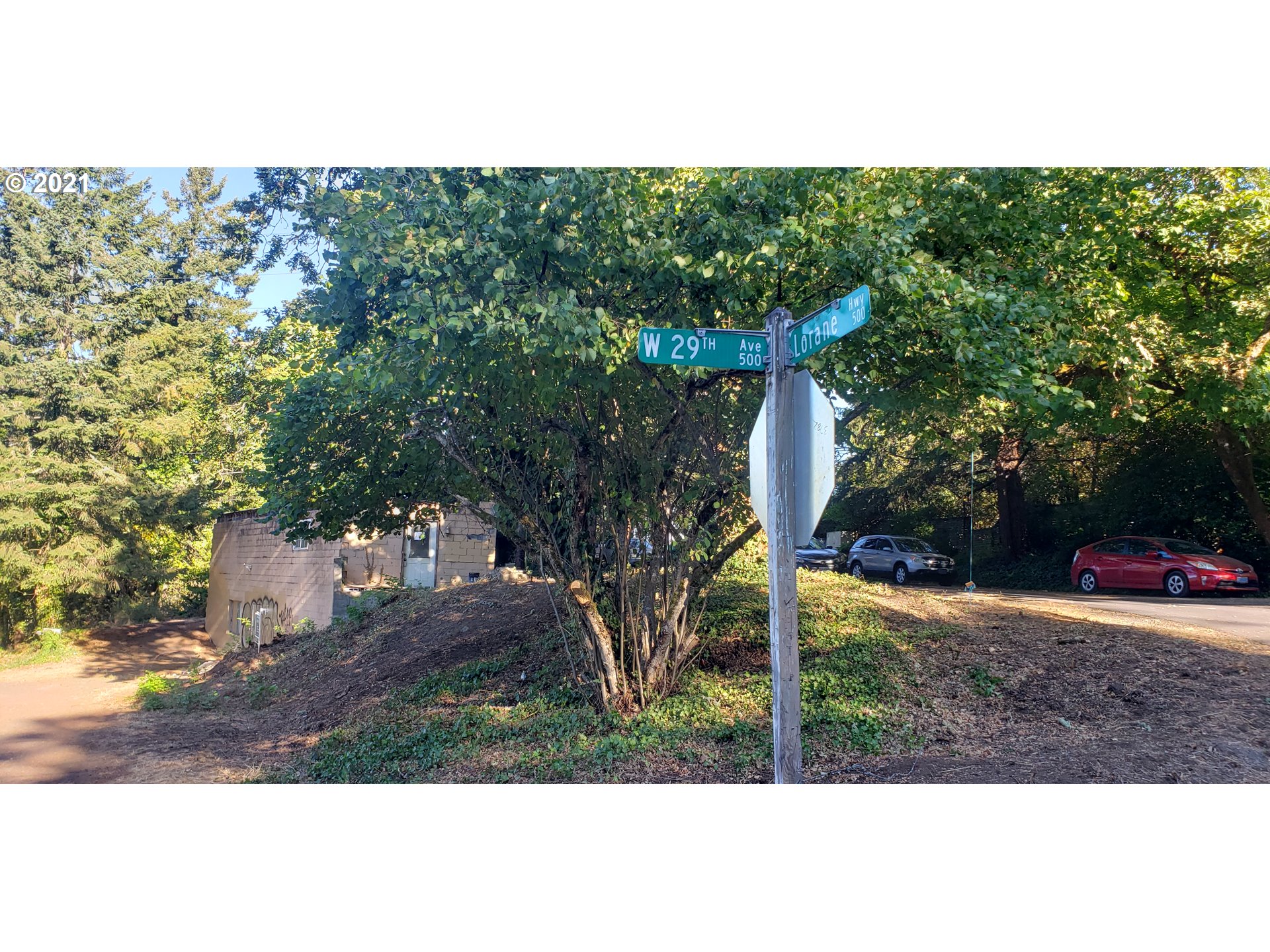 570 Lorane Highway Eugene, OR 97405 - Photo 5 of 11 a view of a backyard