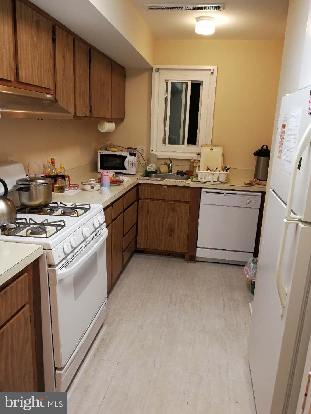 1933 Greenberry Road Baltimore, MD 21209 - Photo 3 of 7 Gallery Image 3