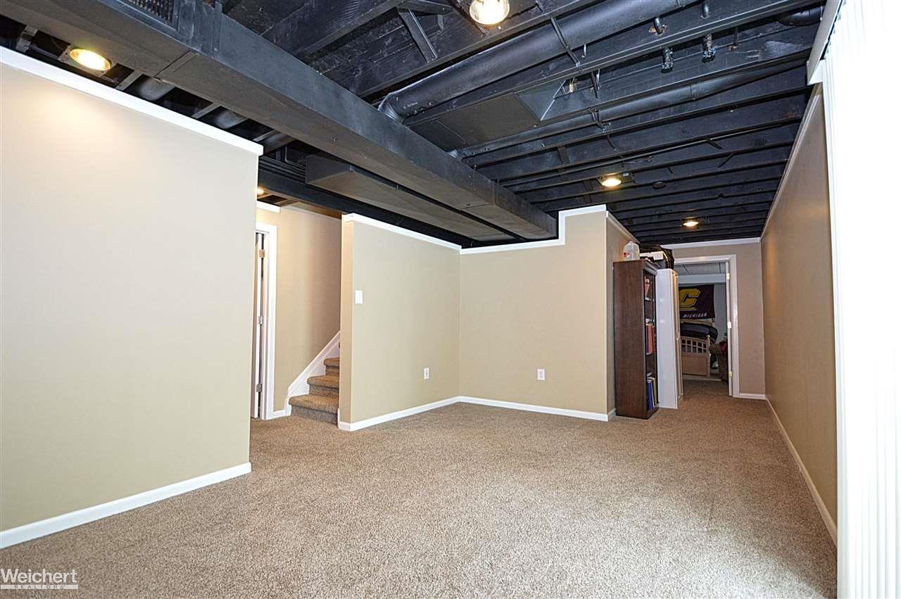 105 Arlington Drive Rochester, MI 48307 - Photo 55 of 68 31311941-54.JPG