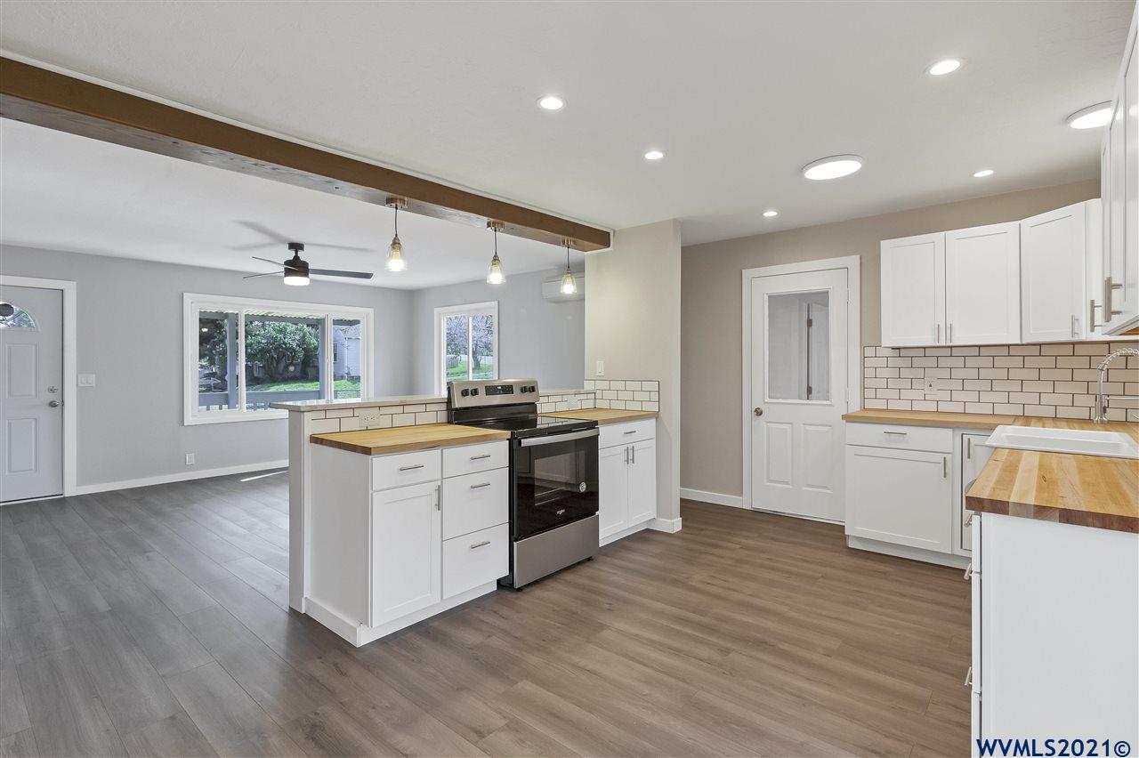 588 Southwest Clay Street Dallas, OR 97338 - Photo 11 of 31 Gallery Image 11