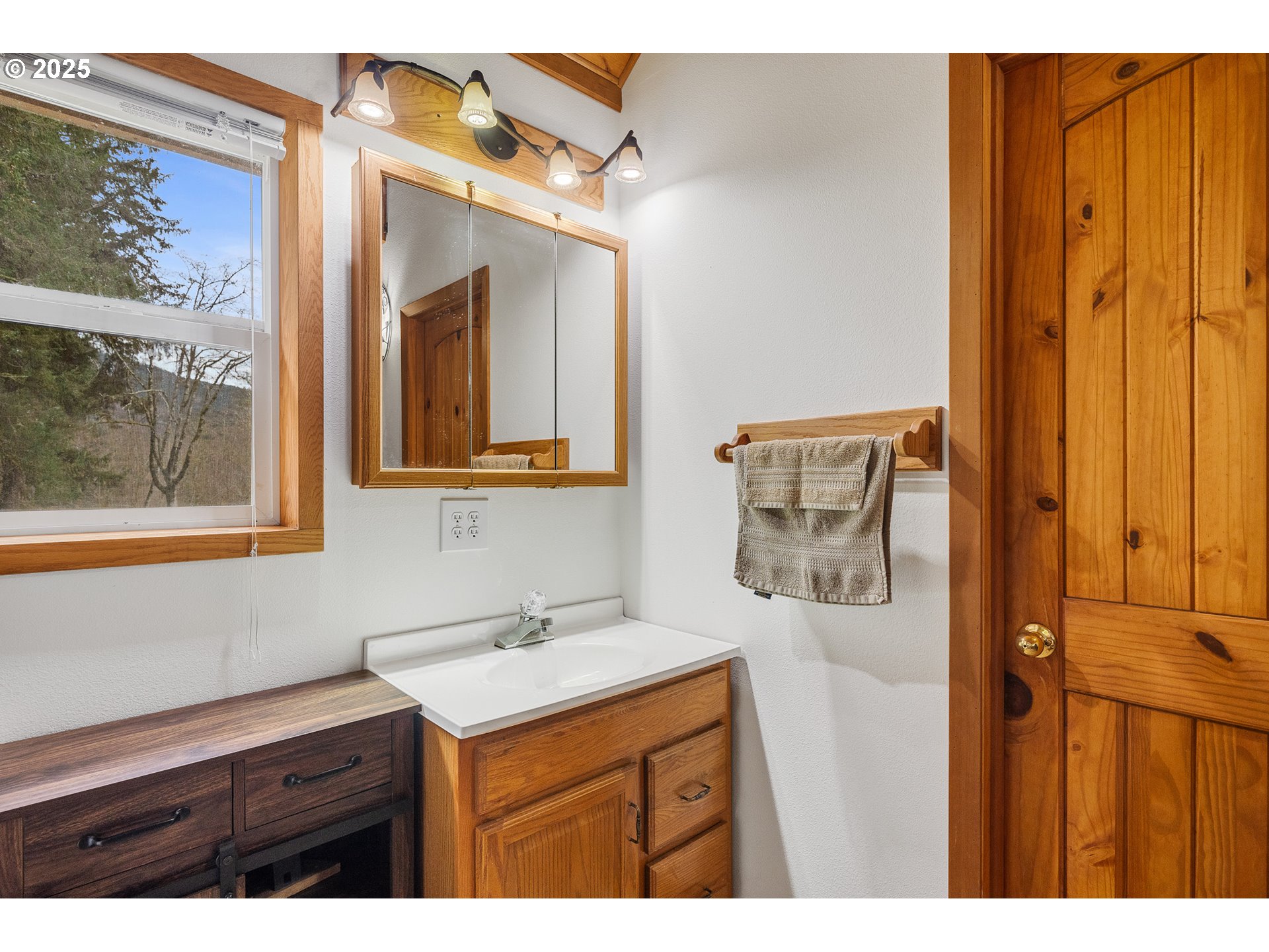 9580 Kilchis River Road Tillamook, OR 97141 - Photo 17 of 36 Gallery Image 17