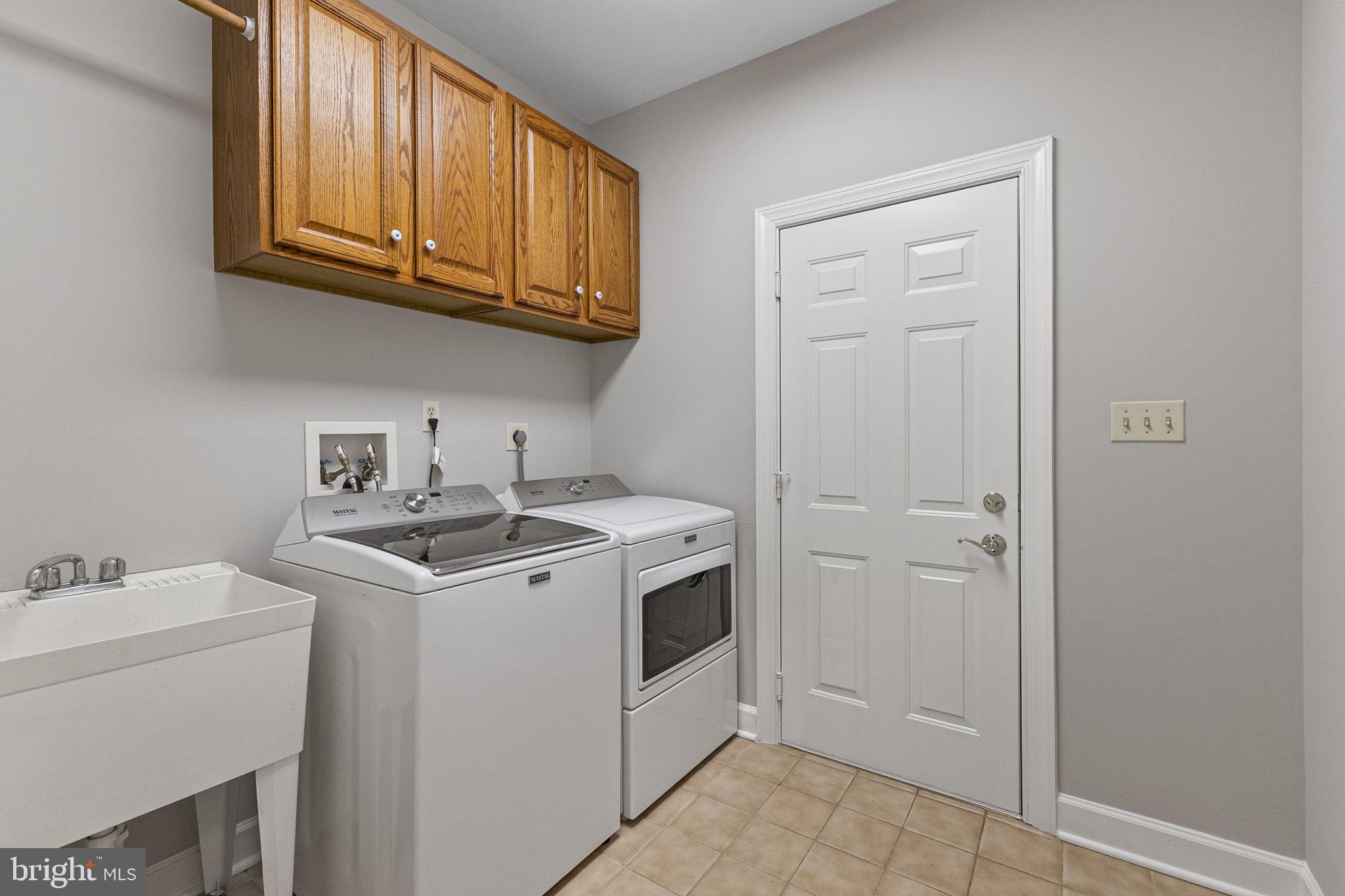 15906 Barnesville Road Boyds, MD 20841 - Photo 28 of 57 a utility room with sink dryer and washer
