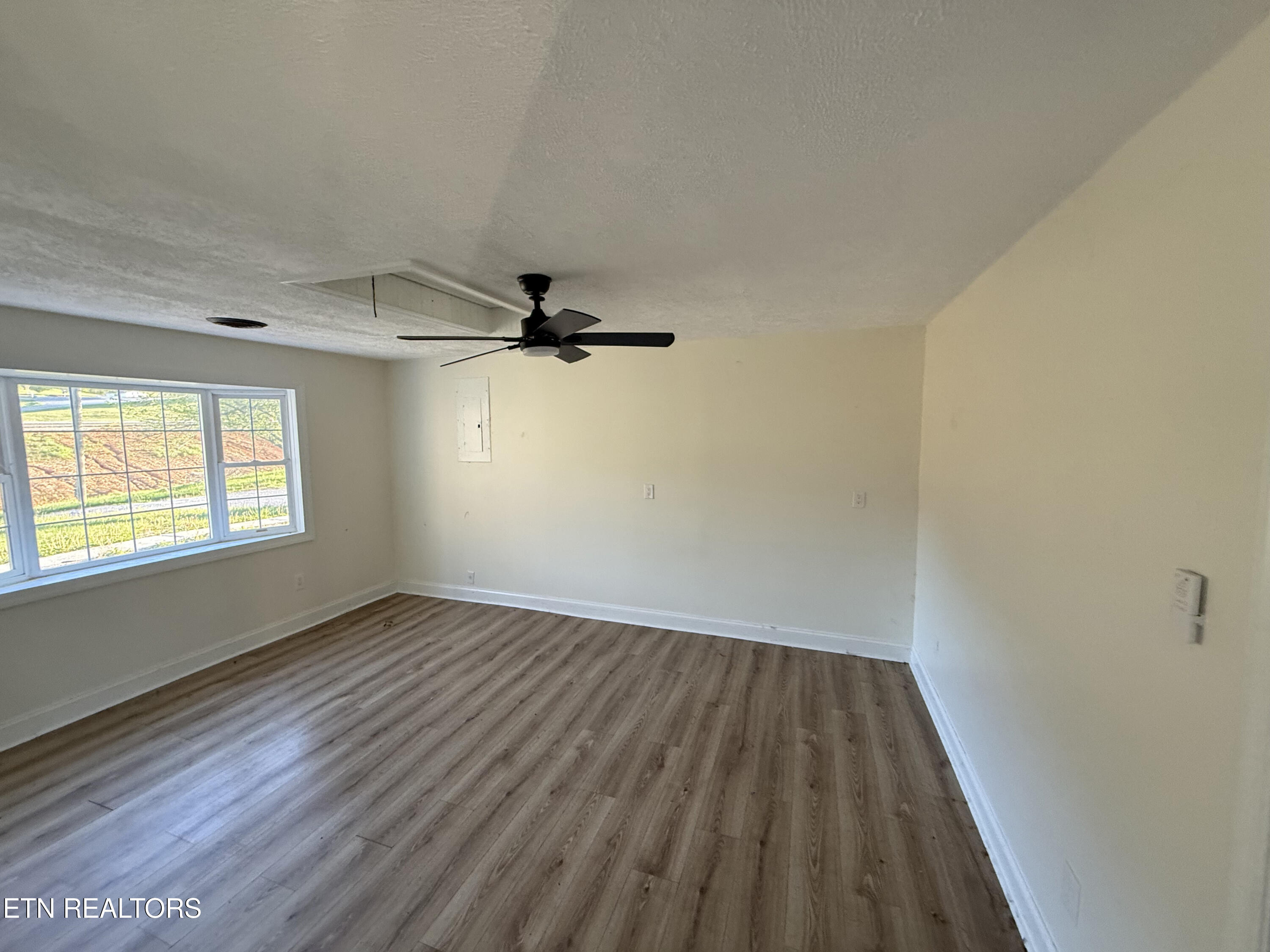 8075 Highway 63 Speedwell, TN 37870 - Photo 6 of 14 IMG_1684