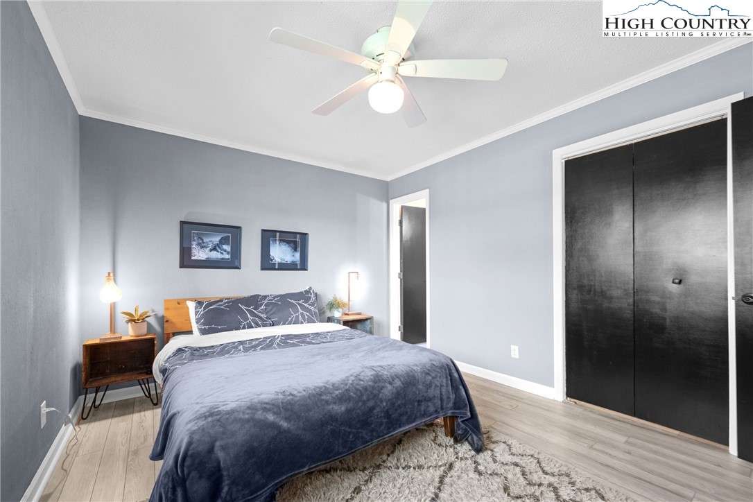 301 Pinnacle Inn Road, Unit 3207 Beech Mountain, NC 28604 - Photo 16 of 37 a bedroom with a large bed and a chandelier