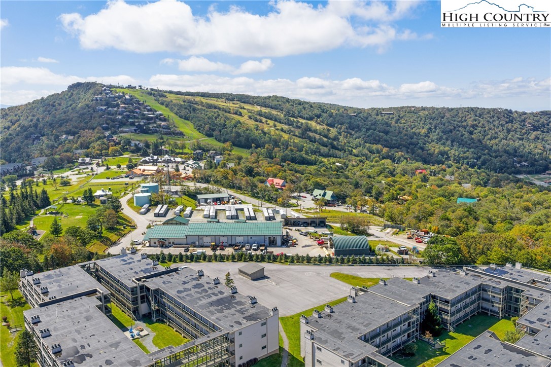 301 Pinnacle Inn Road, Unit 3207 Beech Mountain, NC 28604 - Photo 27 of 37 a view of a city