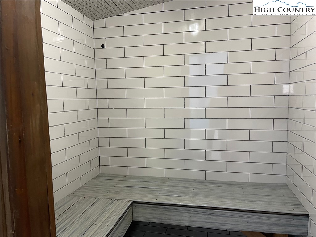 301 Pinnacle Inn Road, Unit 3207 Beech Mountain, NC 28604 - Photo 37 of 37 a bathroom with a shower