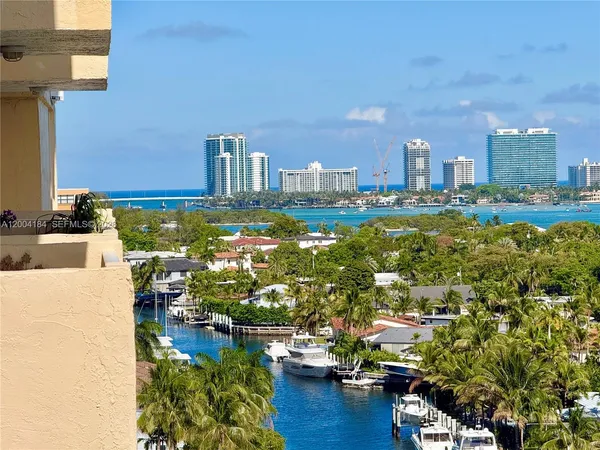 $2,200 | 2350 Northeast 135th Street, Unit 1207, North Miami, FL 33181