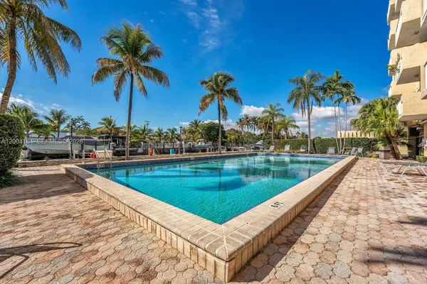 $2,200 | 2350 Northeast 135th Street, Unit 1207, North Miami, FL 33181