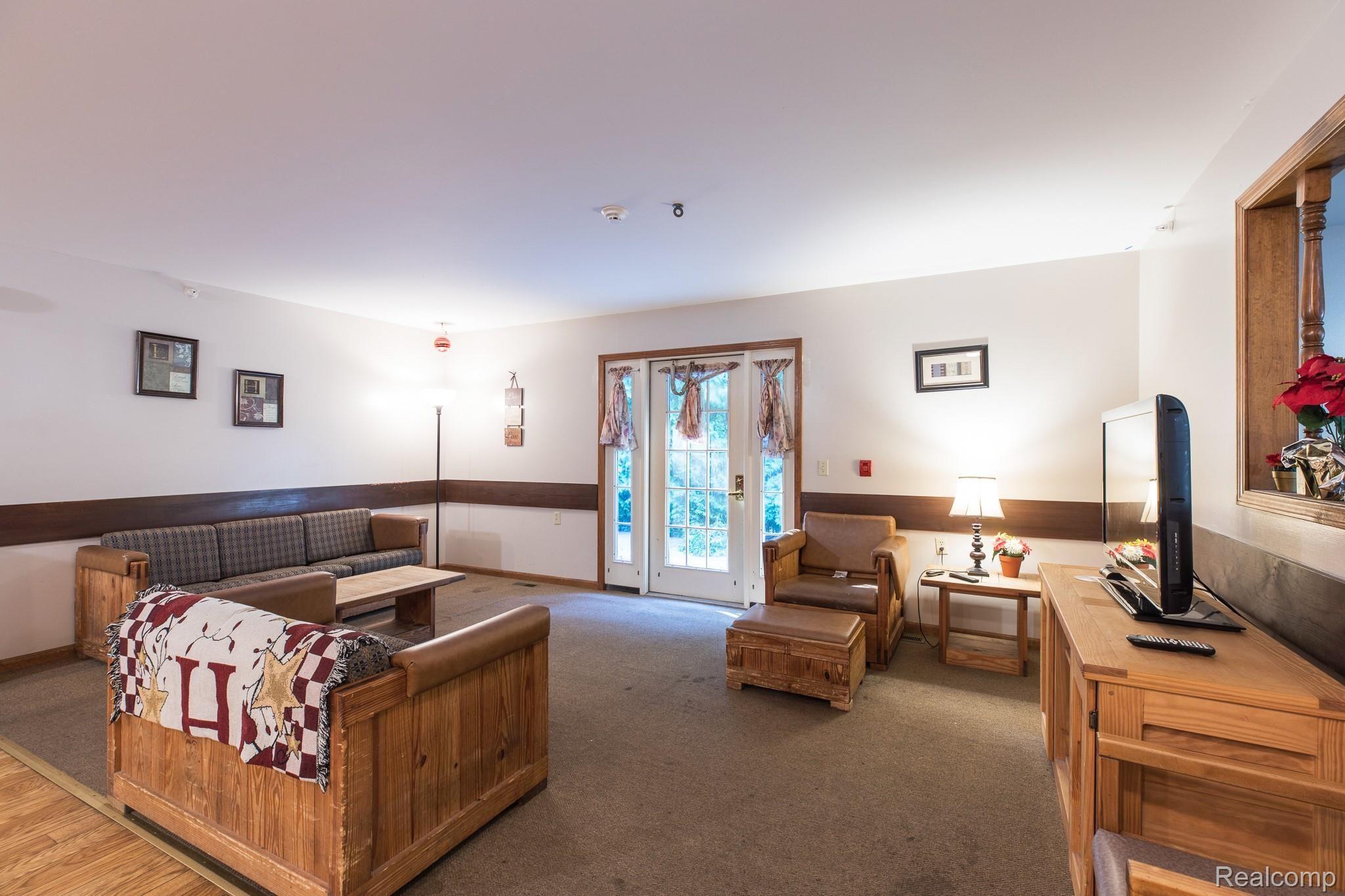 433 Buckingham Road Canton, MI 48188 - Photo 10 of 34 433Buckingham-4.jpg