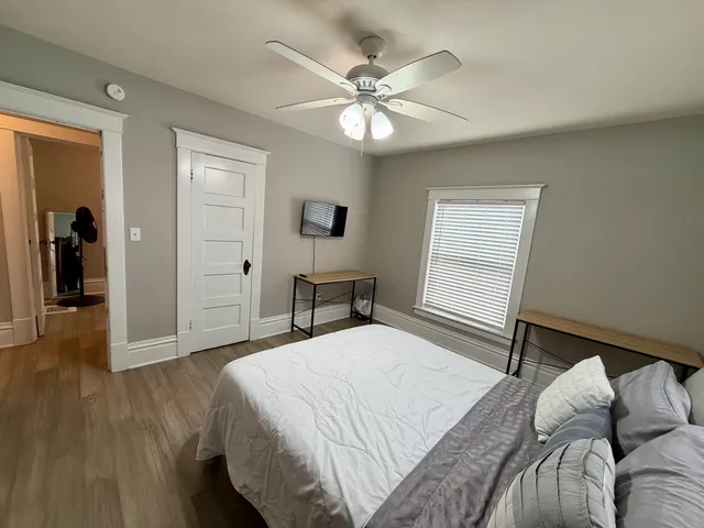 $2,800 | 500 Barrett Street, Elgin, IL 60120