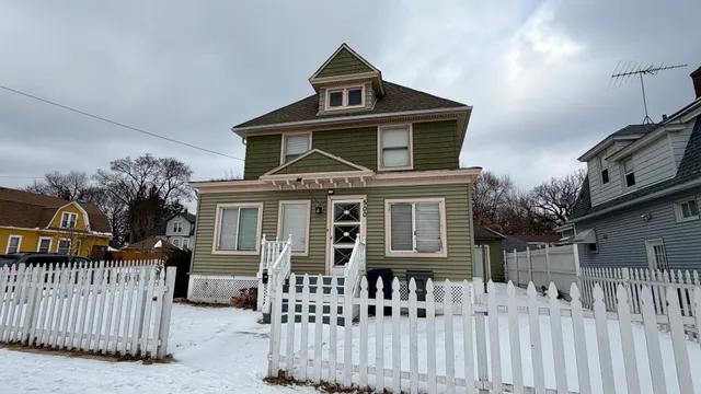 $2,800 | 500 Barrett Street, Elgin, IL 60120