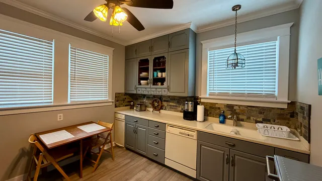 $2,800 | 500 Barrett Street, Elgin, IL 60120