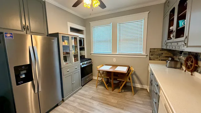 $2,800 | 500 Barrett Street, Elgin, IL 60120